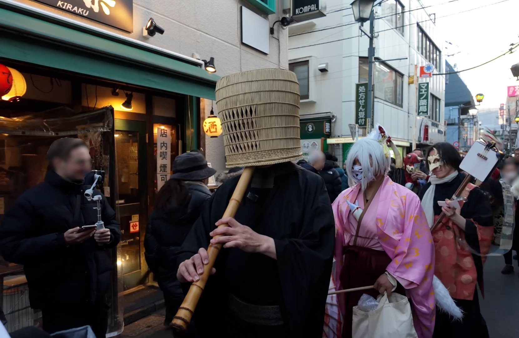 虚無僧 流水が下北沢で開催された『節分お化け de 花魁道中』に参加　Komuso Ryusui participated in the "Setsubun Ghosts and Oiran Procession" held in Shimokitazawa